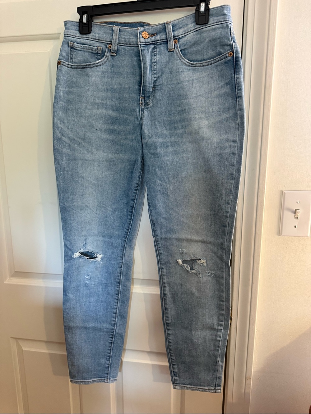 Lucky Brand Light Blue Skinny Jeans with Knee Distress
